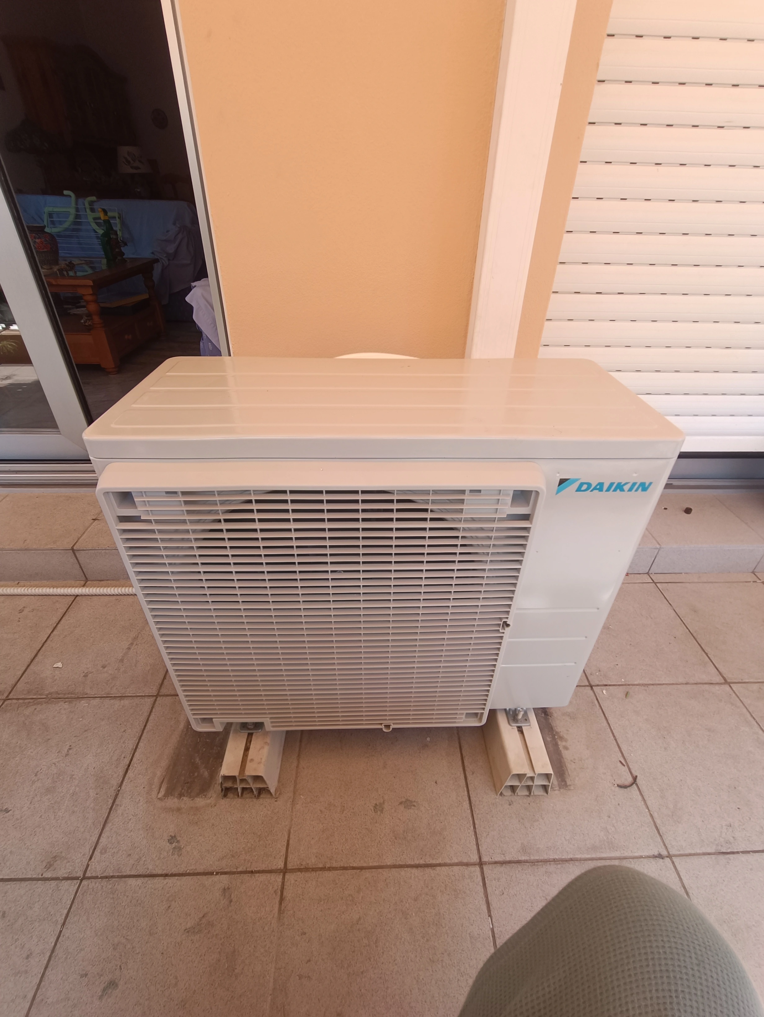 Daikin outdoor air conditioning unit installed in Nice East