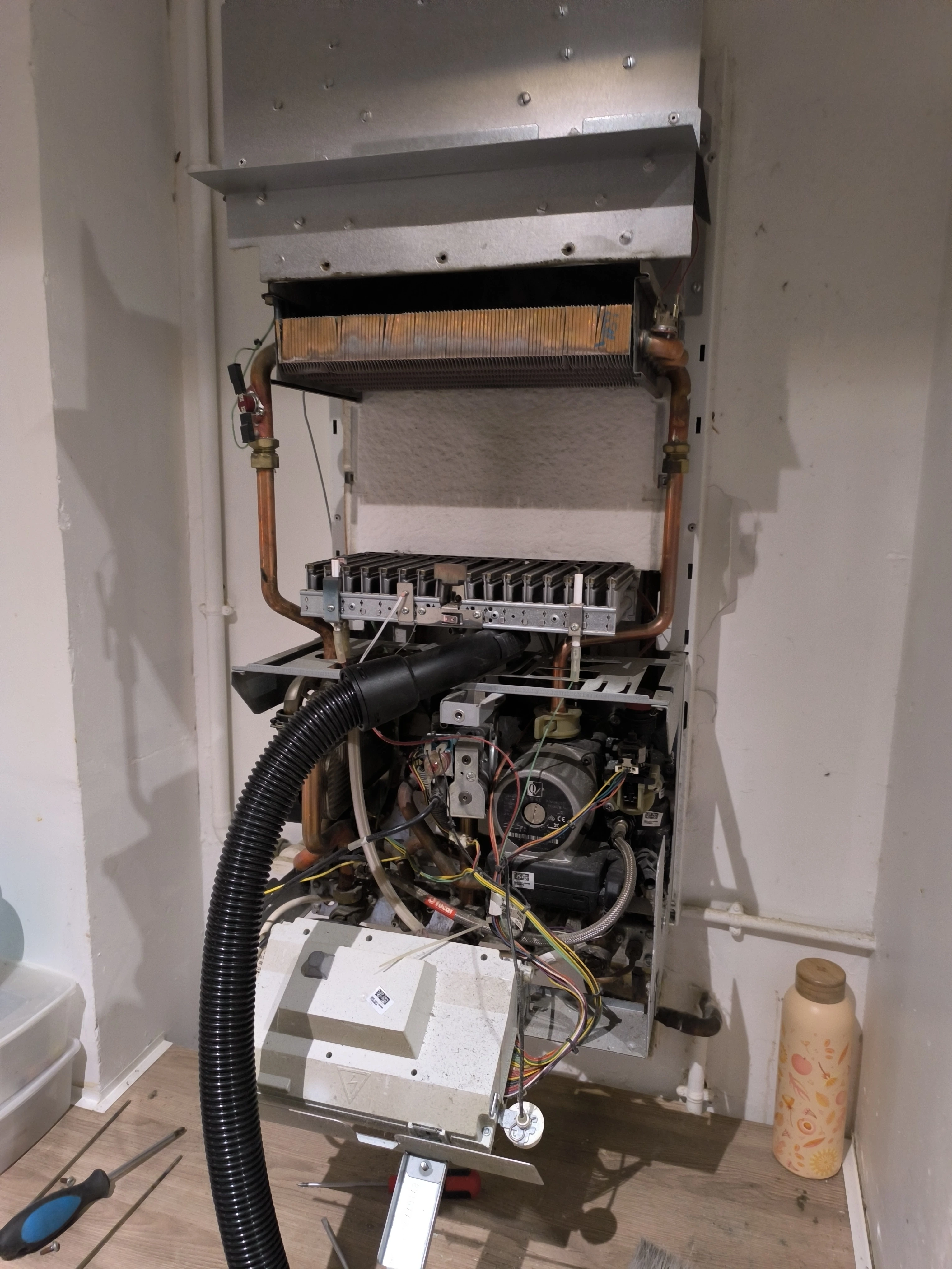 Viessmann gas boiler maintenance in Nice Cimiez by qualified Chikhaoui Services Depannage heating engineer