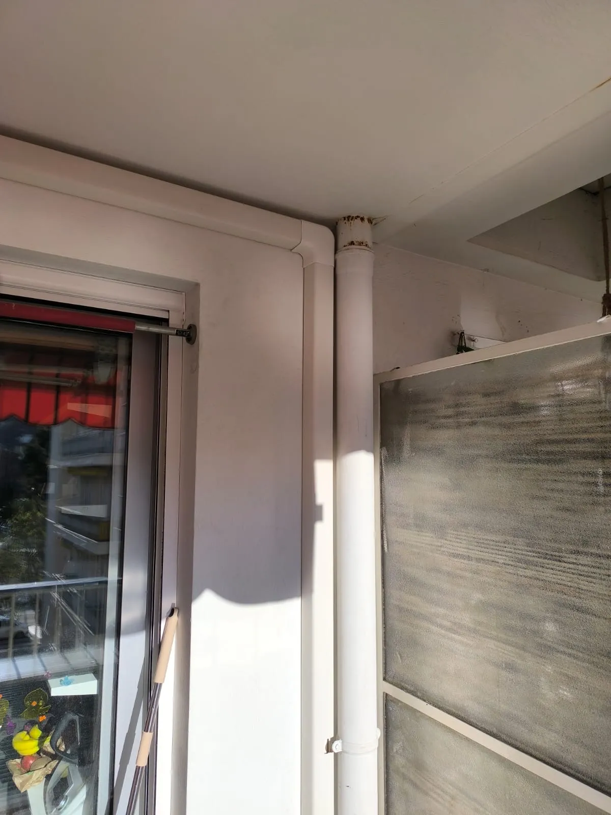 Air conditioning duct installation on balcony in Nice Cimiez - Chikhaoui Services Depannage