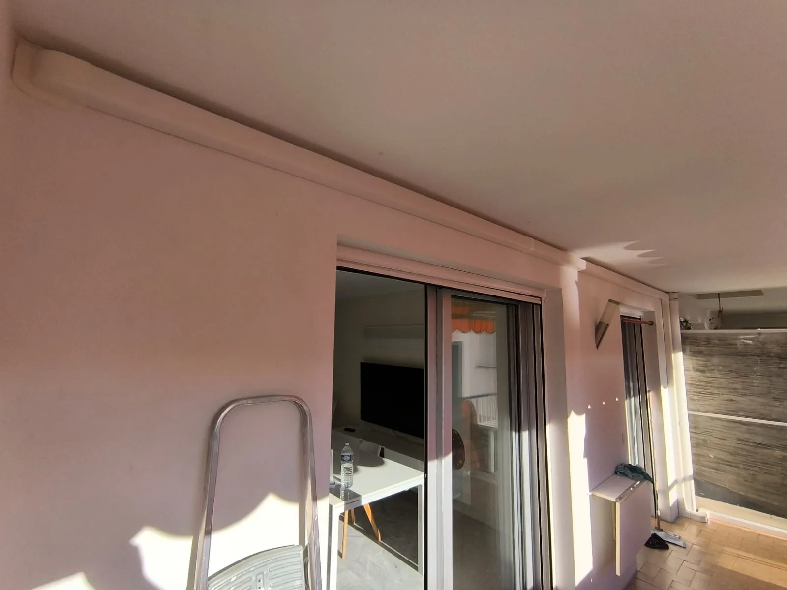 Technical trunking for air conditioning installation on balcony wall in Old Nice