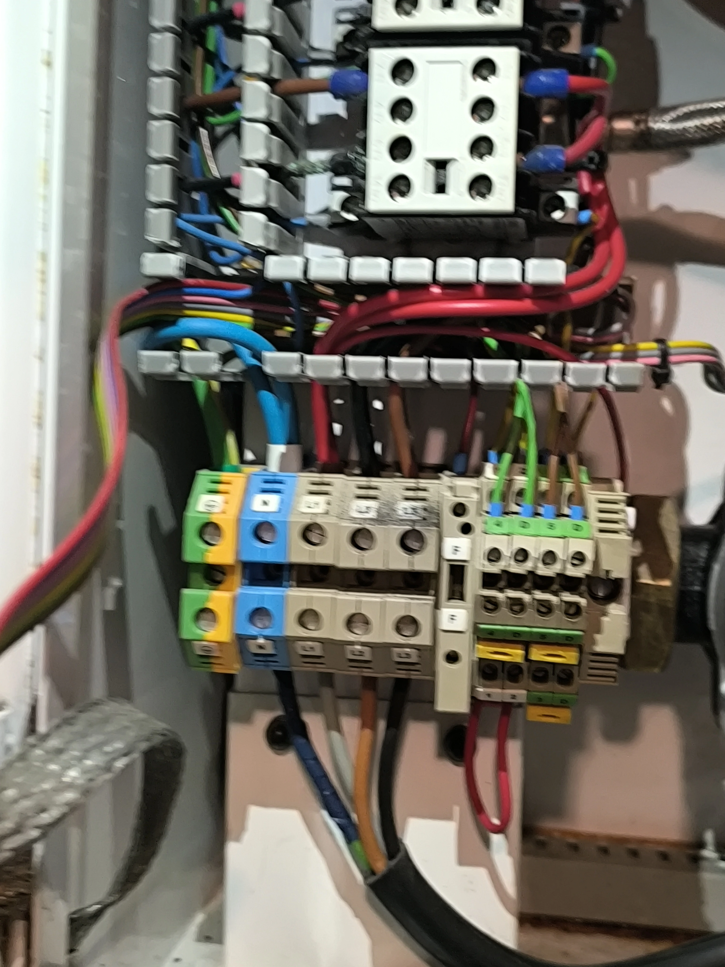 Professional electrical panel internal wiring in Nice West - NF C 15-100 standards