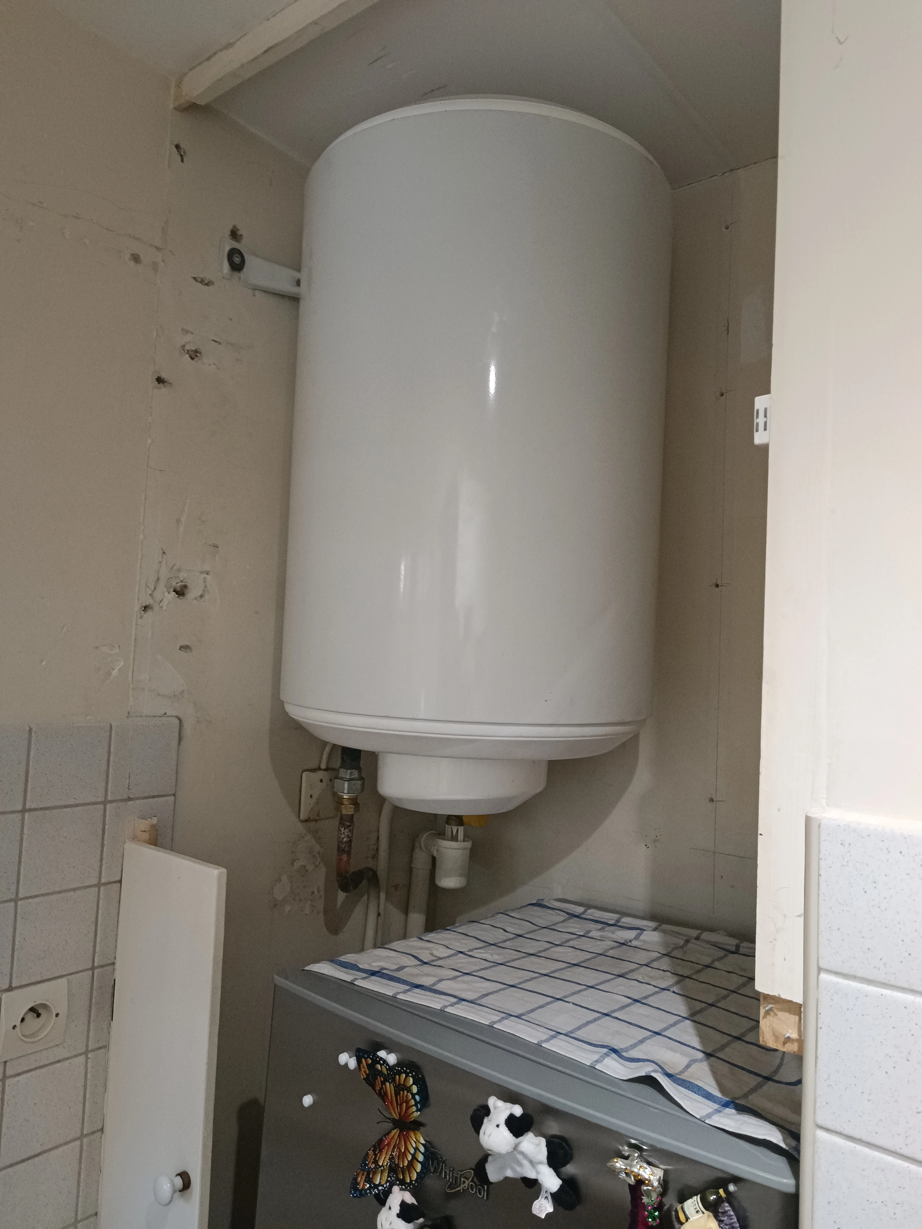 Installation of Ariston electric water heater in Nice Port by Chikhaoui Services Depannage plumber