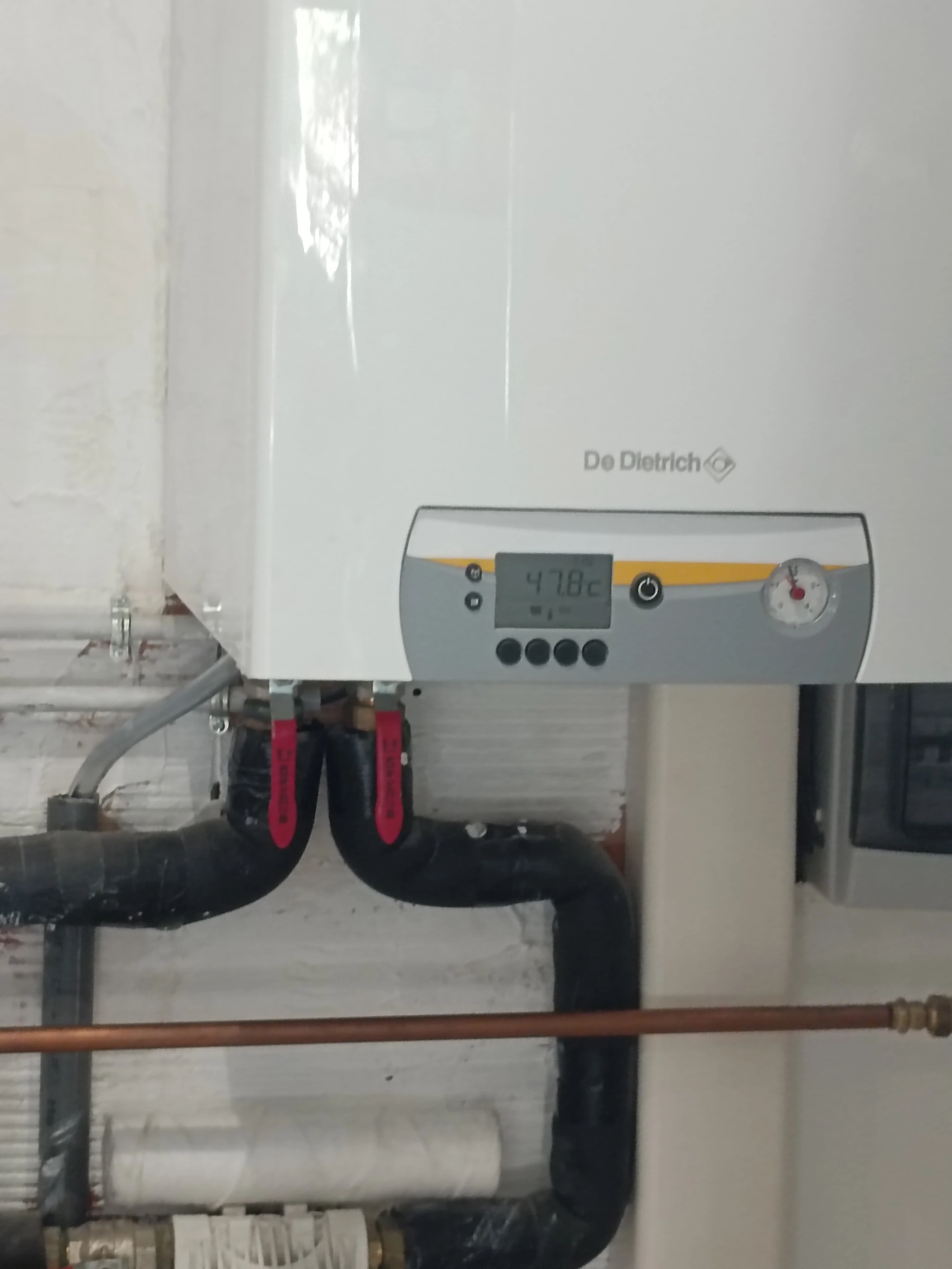 De Dietrich gas wall-mounted boiler installed in Nice Promenade des Anglais - Chikhaoui Services Depannage Heating Engineer