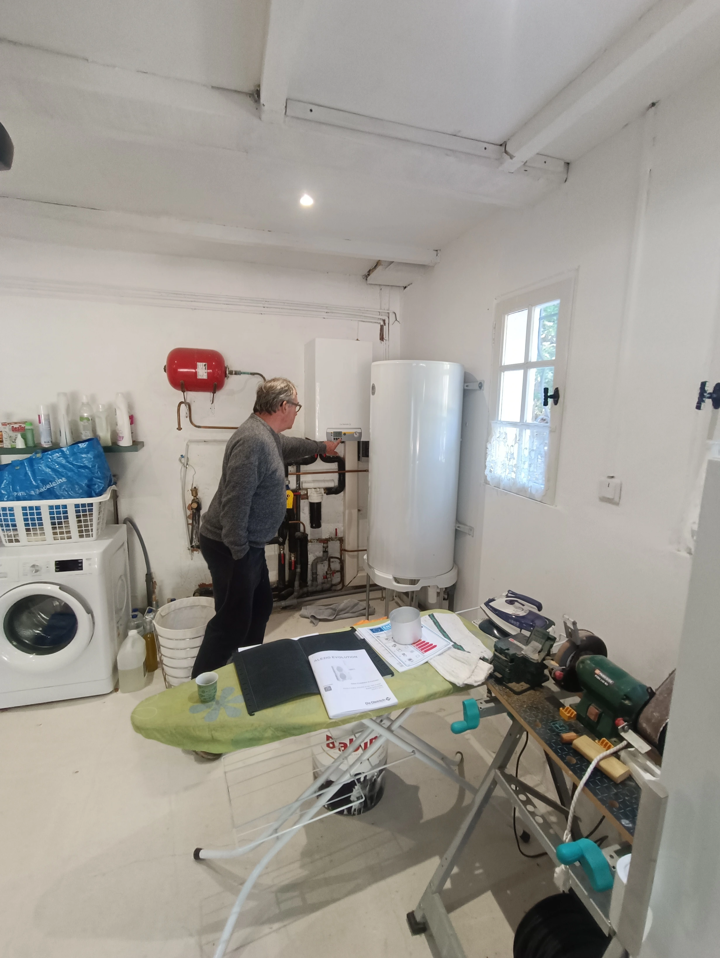 Plumber inspecting water heater and plumbing installation in Nice Mont Boron
