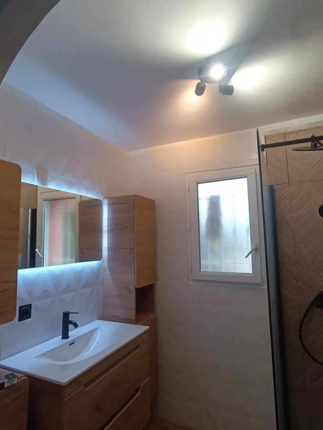Modern bathroom renovated in Nice Gambetta - Vanity, illuminated mirror