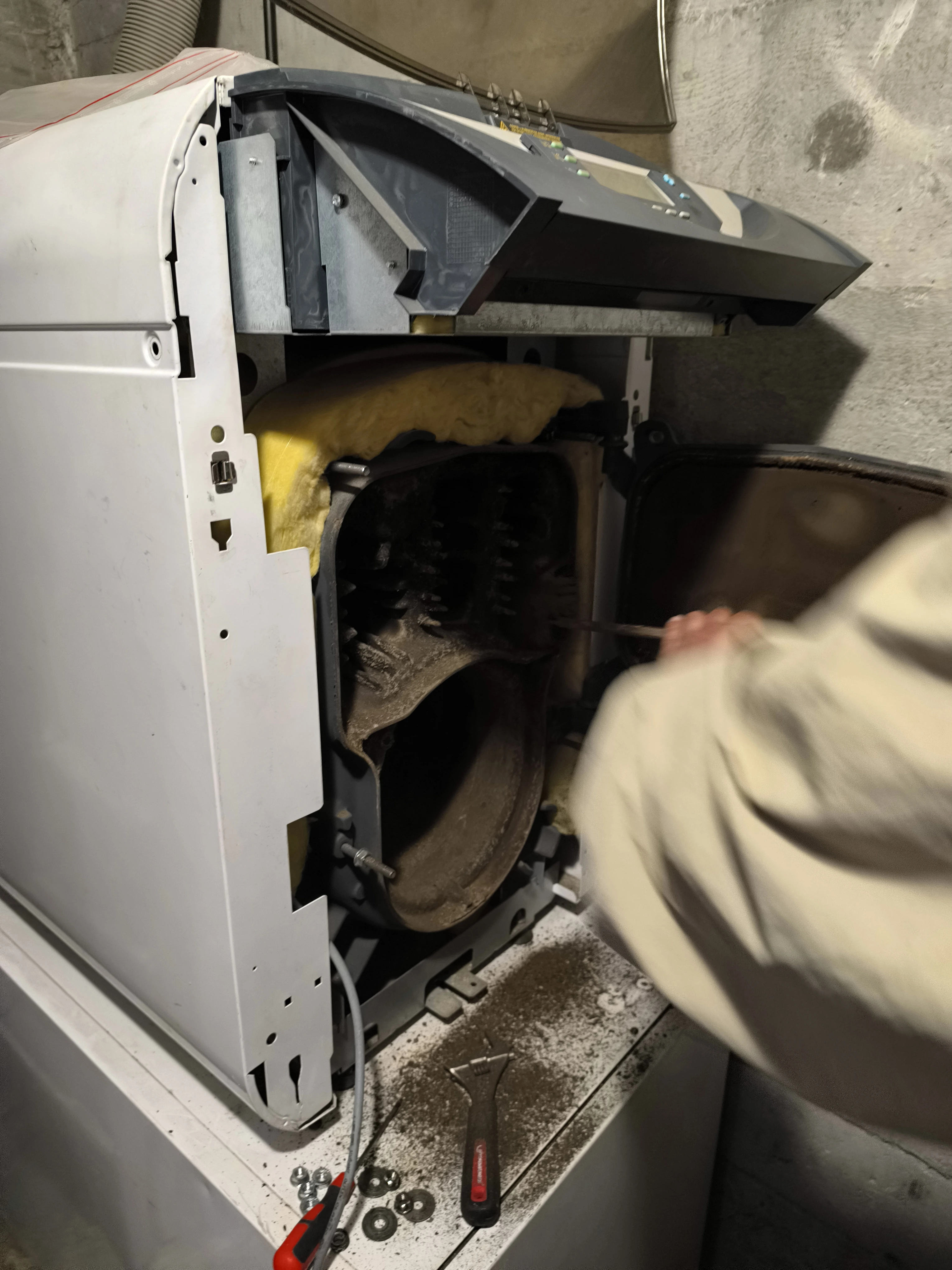 Boiler combustion chamber cleaning in Nice Centre - Chikhaoui Services Depannage Heating Engineer